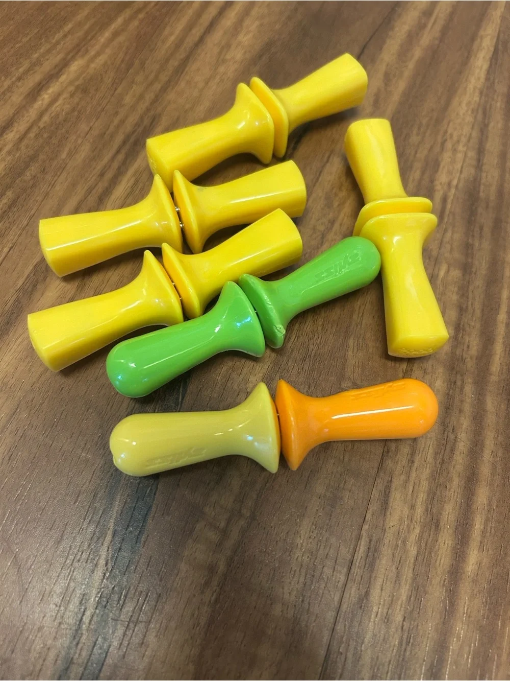 6 Pair Plastic Vintage Zulus Corn Picks And Good Cook Holders
